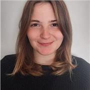 Profesora de Letras, especializada en Escritura, Lengua castellana y literatura e Historia, apta para todas las edades y niveles.